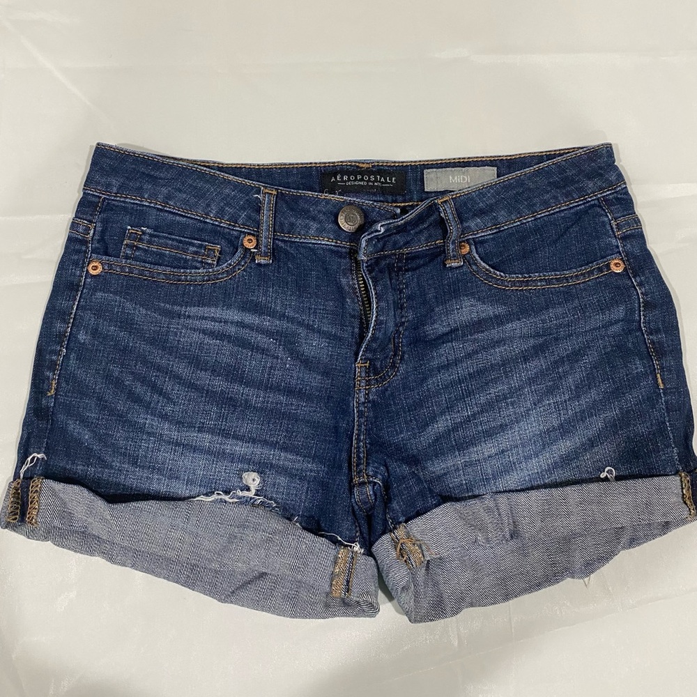 Aeropostale dark wash color Jean shorts - MIDI - size 2